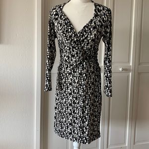 CHADWICKS BLACK & WHITE FAUX WRAP JERSEY DRESS with LARGE BUCKLE- SZ 4 PETITE